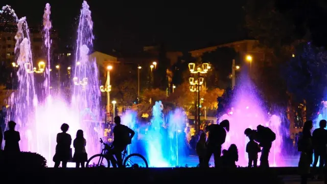Espectáculo de de agua, luz y sonido en las Fuentes del Parque José Antonio Labordeta durante las Fiestas del Pilar 2022.
