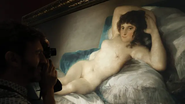 Réplica de 'La maja desnuda' de Goya, con un pecho mastectomizado, que forma parte de la exposición en el Thyssen con motivo del Día Internacional de lucha contra el cáncer de mama.