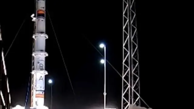 El cohete espacial Mihura 1, durante un ensayo en el aeropuerto de Teruel.