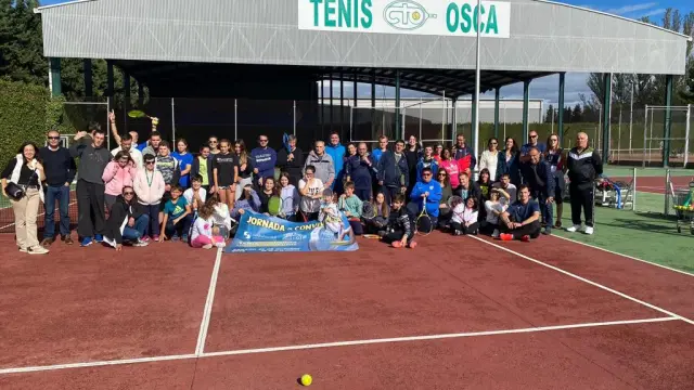 Jornada de Convivencia celebrada el pasado 22 de octubre entre el Club de Tenis Osca y Cadis Huesca.