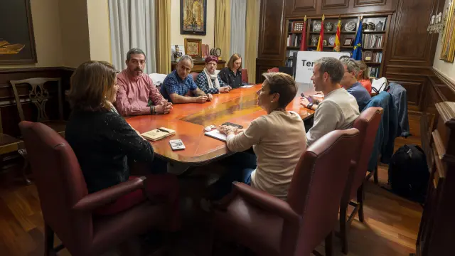 Reunion de la alcaldesa de Teruel con las familias de los afectados por el cierre del centro de dia de Cruz Roja. Foto Antonio Garcia/bykofoto. 31/10/22[[[FOTOGRAFOS]]]