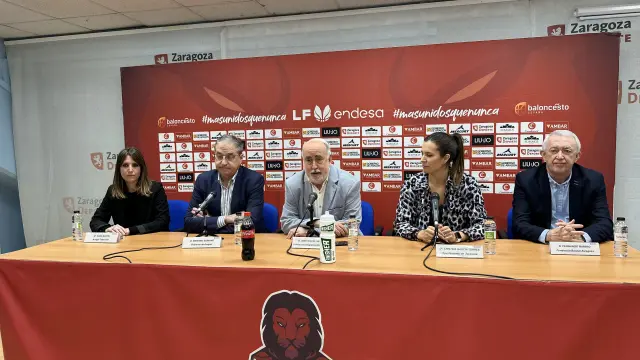 Sara Martín, Mariano Soriano, José Miguel Sierra, Cristina García y Fernando Ramiro.