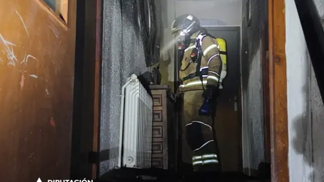 Los bomberos de la DPZ apagan un incendio en una vivienda de Paracuellos de Jiloca