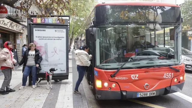 Se recrudece la huelga del bus urbano en Zaragoza.