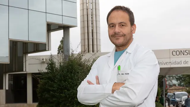 El director del Servicio de Enfermedades Infecciosas y del Servicio de Microbiología, Dr. José Luis del Pozo León.