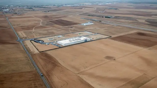 Foto aérea del centro de datos en Villanueva de Gállego en cuyo entorno la DGA urbanizará un polígono tecnológico