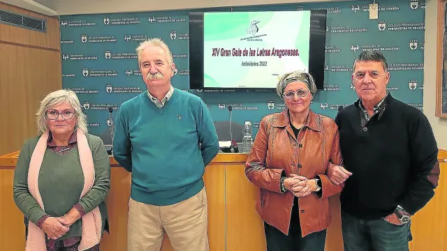 María José Guallart, Javier Fernández, Pilar Aguarón y el premiado Félix Teira.