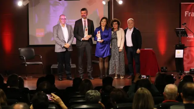 De izquierda a derecha, Angel Sorolla, Víctor Lapuente, Isabel Domingo, Pilar Albás y Miguel Gracia.