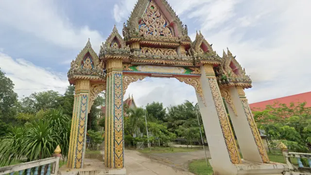 El templo Sap Kaset Nok en el municipio de Bueng Sam Phan