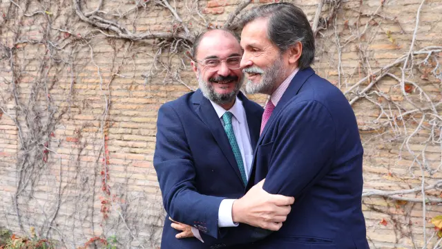 El presidente de Aragón, Javier Lambán, y el de Asturias, Javier Fernández