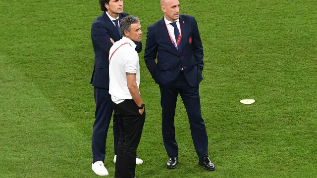 Luis Enrique y Luis Rubiales, antes del partido contra Japón.