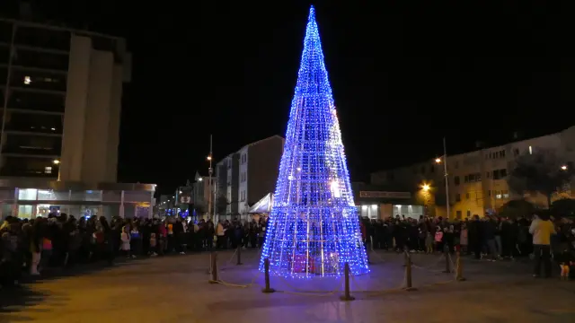 La foto es del cono luminoso de la plaza Biscós, una de las principales novedades de este año