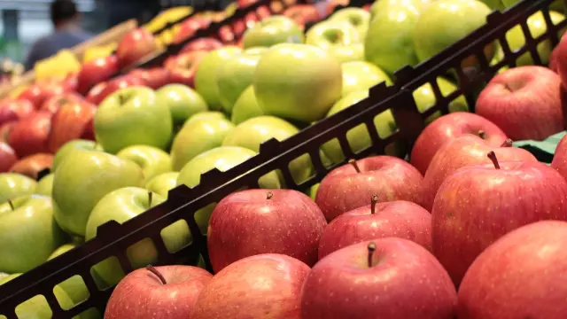 Frutas en un supermercado.