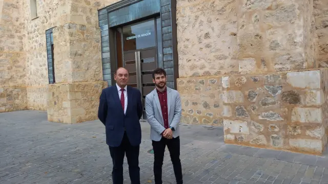 El director general de Investigación, Ramón Guirado, a la izquierda, con el delegado Territorial de la DGA, Benito Ros, al valorar la desestimación de Teruel como sede de la Agencia Espacial.