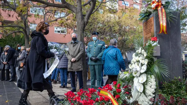 Homenaje, en 2021, a las víctimas del atentado de ETA contra la casa cuartel de la Guardia Civil en Zaragoza.