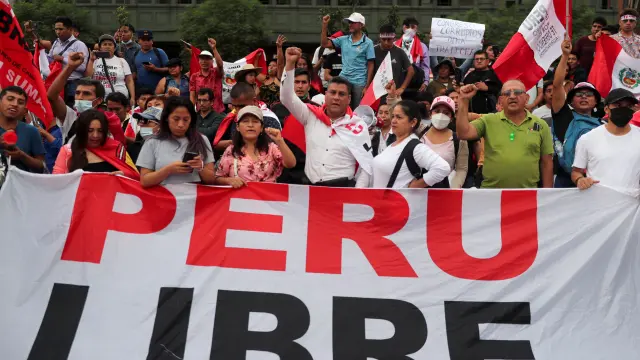 Protestas para adelantar las elecciones generales en Lima, Perú.