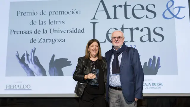 Yolanda Polo, vicerrectora de Cultura de la Universidad de Zaragoza, junto a Jose Ignacio López Susín.