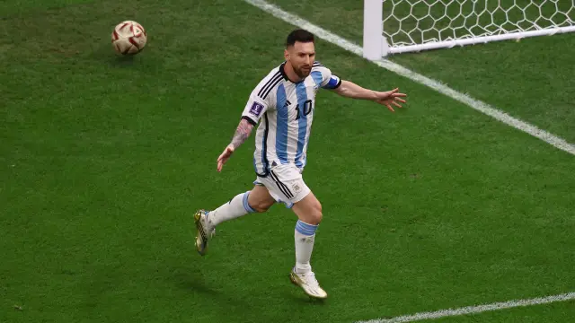 Messi tras marcar el penalti, que adelanta a Argentina.