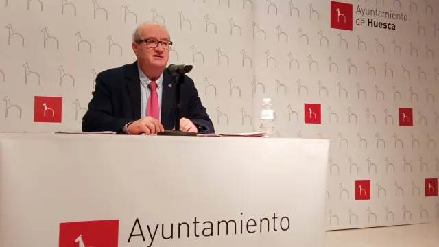 José María Romance durante la rueda de prensa para explicar el dictamen sobre el presupuesto de 2023 en la comisión de Hacienda.