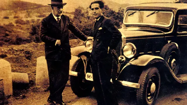 Pío Baroja y su sobrino Julio Caro Baroja en su viaje por Teruel en 1930.
