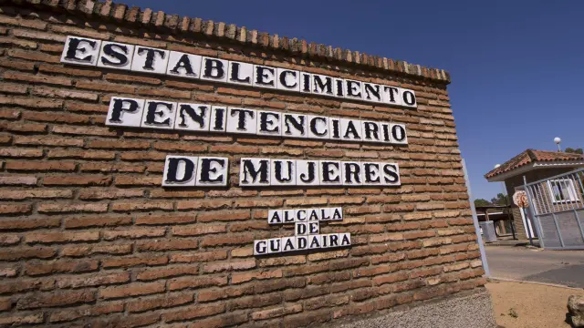 Imagen de archivo de la fachada del Centro Penitenciario de Mujeres de Alcalá de Guadaíra, Sevilla.
