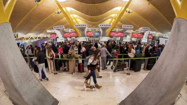 Viajeros en el aeropuerto de Barajas