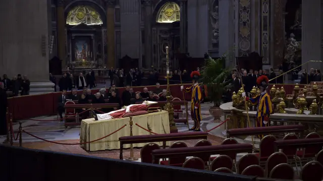 Capilla ardiente de Benedicto XVI.