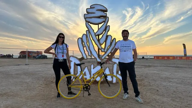 Lidia Ruba y Juan Morera, antes de comenzar el Dakar de 2023.