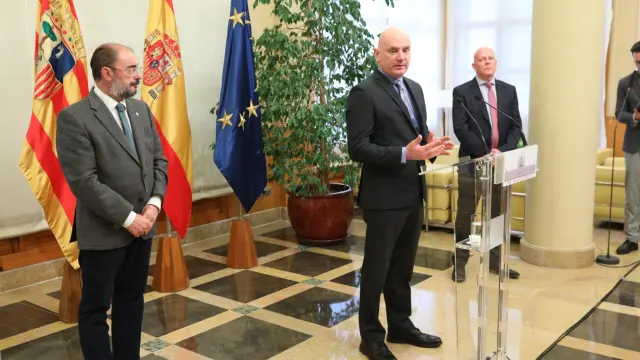 El director de Operaciones de IAC para Europa, Emmett Moran, en su comparecencia tras reunirse con el presidente, Javier Lambán.