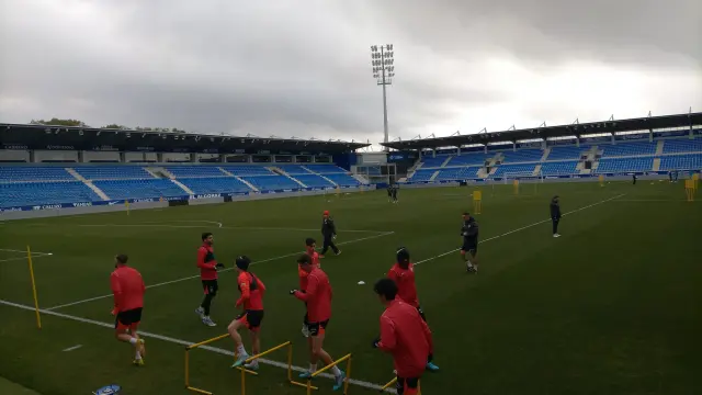 Los jugadores de la SD Huesca entrenaron este martes en El Alcoraz.