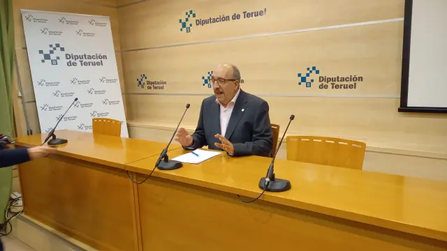 Manuel Rando, al anunciar la destitución de Alberto Izquierdo.