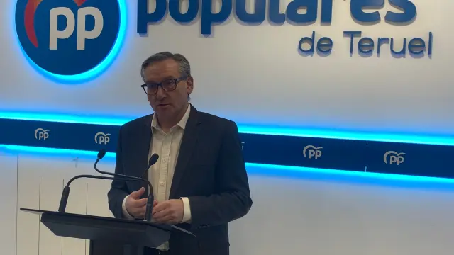 Joaquín Juste, presidente del PP en la provincia de Teruel, durante la rueda de prensa.