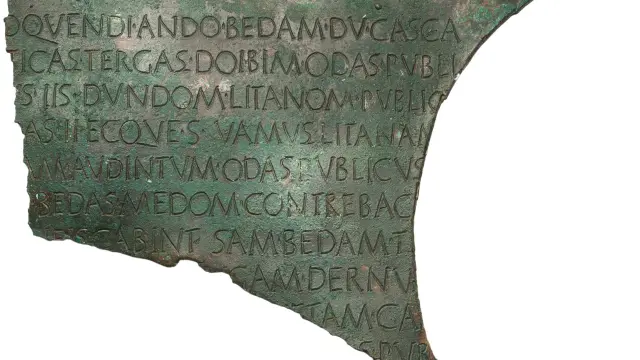 Bronce de Novallas, escrito en alfabeto latino, pero utilizando lengua celtibérica