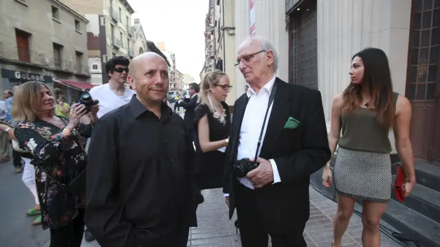Luis Alegre y Carlos Saura, en el Festival de Cine de Huesca, en 2014