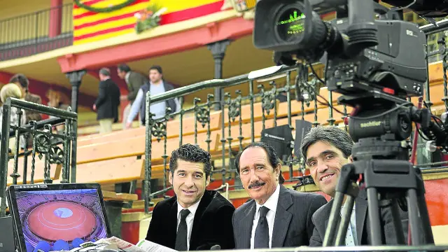 Manuel Caballero, Manolo Molés y Emilio Muñoz, en una retransmisión en la Misericordia.