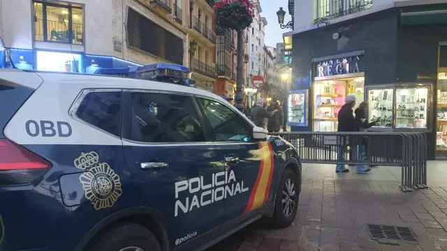 Imágenes del robo en la joyería Regia de Zaragoza