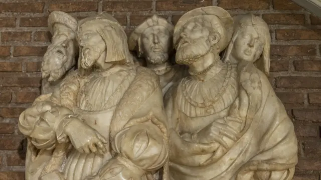 En primer plano, Carlos V y su hermano Fernando, rey de Bohemia y Hungría. En el centro, mirando al espectador, Francisco de los Cobos, secretario de Estado del monarca.