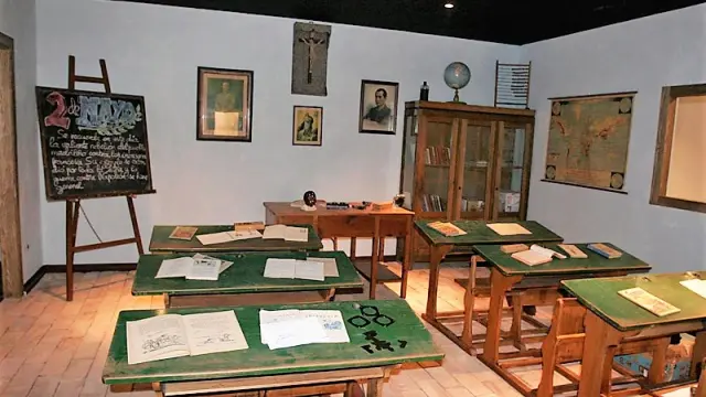 Una de las aulas reproducidas en el Museo Pedagógico de Aragón.