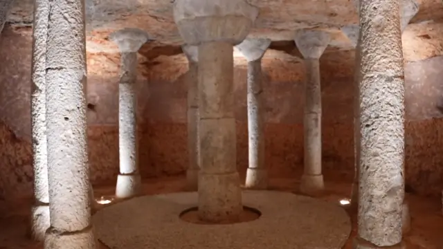 Interior de la Cueva de la Yedra