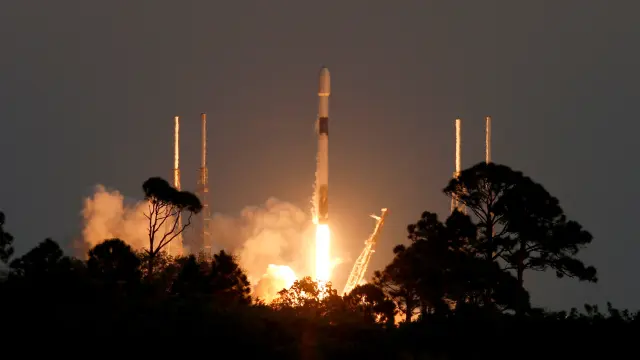SpaceX lanza 21 satélites Starlink de segunda generación al espacio