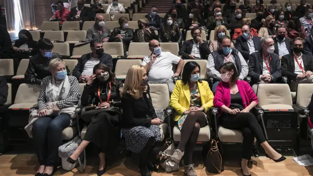 Carmen Herrero (de amarillo), junto a Elena Allué, en el congreso del PAR celebrado en otoño de 2021 y que anuló un juez por irregularidades
