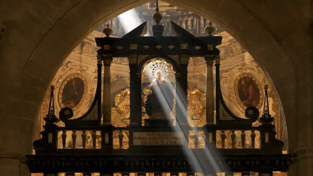 Los efectos de la luz en la catedral de Huesca. La imagen lo dicen todo.