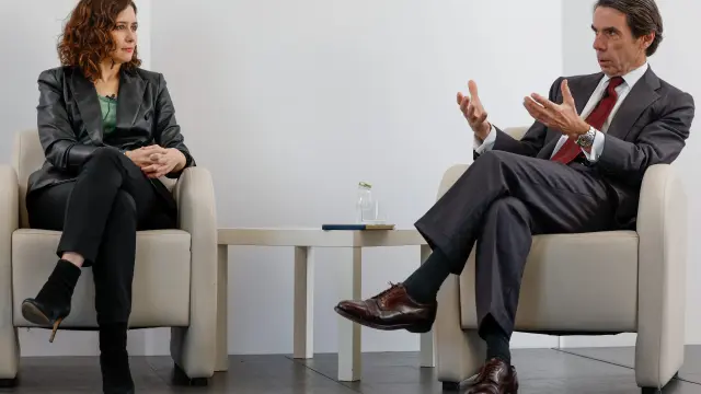 El expresidente del Gobierno José María Aznar y la presidenta de la Comunidad de Madrid, Isabel Díaz Ayuso, intervienen en el I Diálogo Atlántico por la Democracia.