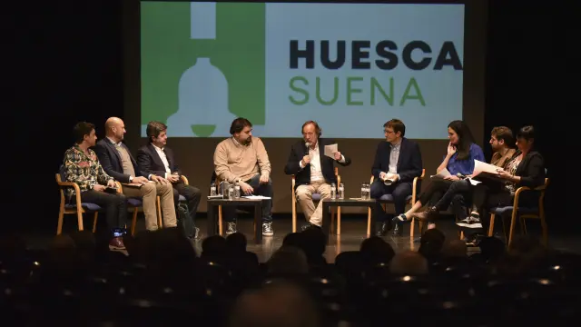 Los alcaldables debatieron sobre las cercanías en un acto organizado por Huesca Suena.