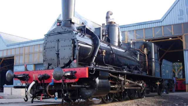 Locomotora de vapor Verraco que van a poder viajar en la misma al llegar a Venta de Baños (Palencia).