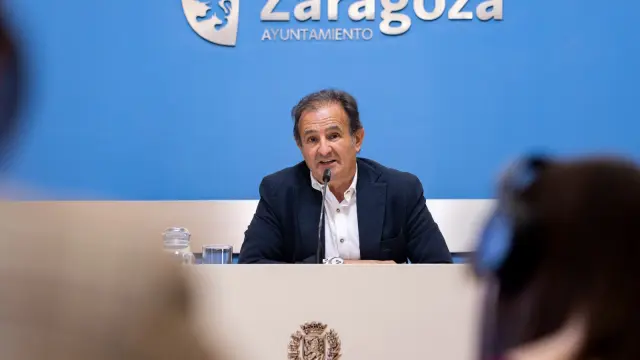 El concejal de Acción Social, Ángel Lorén, este lunes en rueda de prensa.