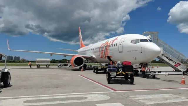 Un avión en el aeropuerto Eurico de Aguiar Salles
