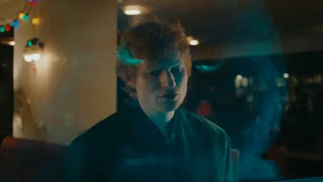 Ed Sheeran en el videoclip de 'Eyes Closed'
