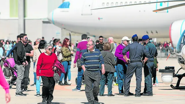 Los visitantes han podido ver de cerca dos grande aviones de pasajeros.