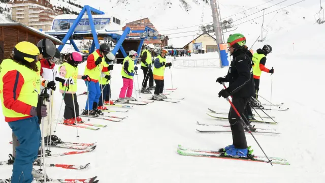 Participantes en el curso de esquí para personas con diversidad intelectual.